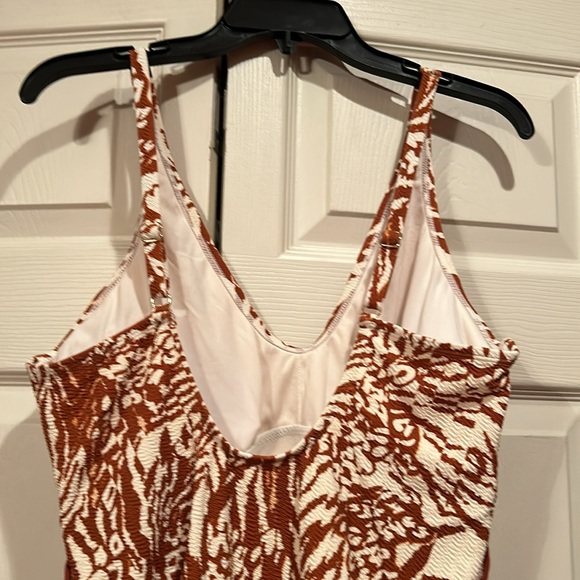 Time & Tru sz 16-18 - Cream/Golden Brown - One Piece Swimsuit - Beautiful Fabric - Picture 3 of 7